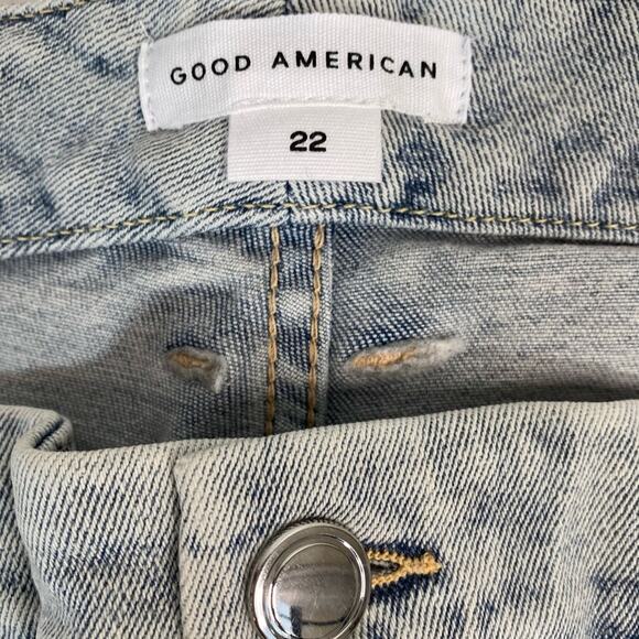 GOOD AMERICAN Good Legs High Rise Raw Hem Crop Jeans in Blue669 - Picture 7 of 11